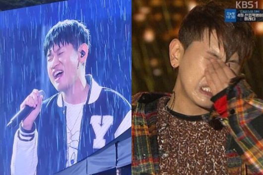 8년 전 폭우짤로 화제가 됐던 공연을 하는 크러쉬(오른쪽)와 5월 26일 연세대에서 진행된 공연에서 비를 맞으며 노래를 부르는 크러쉬(왼쪽). 온라인 커뮤니티 캡처