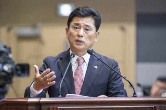 10일 열린 제350회 임시회에서 도청신도시와 경북 북부권 발전에 관해 도정질문을 하는 김대일 의원. 경북도의회 제공