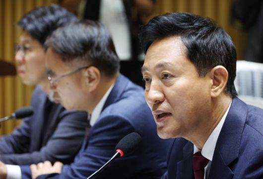 답변하는 오세훈 서울시장 - 답변하는 오세훈 서울시장     (서울=연합뉴스) 신준희 기자 = 오세훈 서울시장이 15일 서울시청에서 열린 행정안전위원회 국정감사에 출석, 의원 질의에 답변을 하고 있다. 2024.10.15     hama@yna.co.kr (끝)   <저작권자(c) 연합뉴스, 무단 전재-재배포, AI 학습 및 활용 금지>