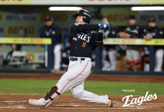 한화 이글스 노시환이 4일 대전한화생명볼파크에서 열린 2025 KBO리그 정규시즌 삼성 라이온즈와의 홈 경기에서 타격하고 있다. 한화 이글스 제공