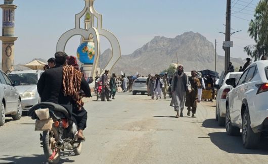 지난 11일 아프간 파라흐 지역에서 집행된 공개 처형을 지켜보고 떠나는 시민들. AFP 연합뉴스