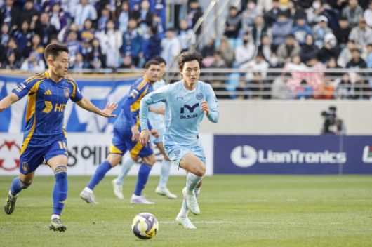 한종무(오른쪽)