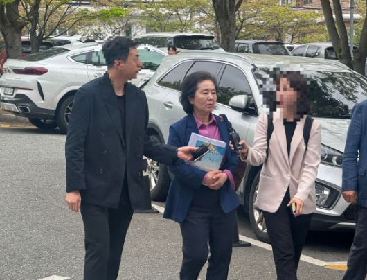 정치자금법 위반 혐의 등으로 재판에 넘겨진 국민의힘 김영선 전 국회의원이 17일 창원지법에 출석하고 있다. 2025.4.17. 이창언 기자