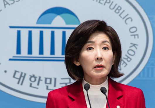 제21대 대통령선거에 출마한 나경원 국민의힘 의원이 15일 오전 서울 여의도 국회 소통관에서 G5 강국 공약 기자회견을 하고 있다. 2025.4.15. 뉴스1