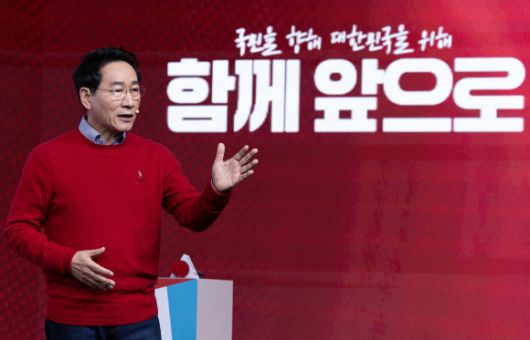 국민의힘 유정복 대선 경선 후보가 18일 서울 강서구 ASSA아트홀에서 열린 국민의 힘 ‘제21대 대통령후보자 1차 경선 비전대회’에서 비전을 발표하고 있다. 국회사진기자단