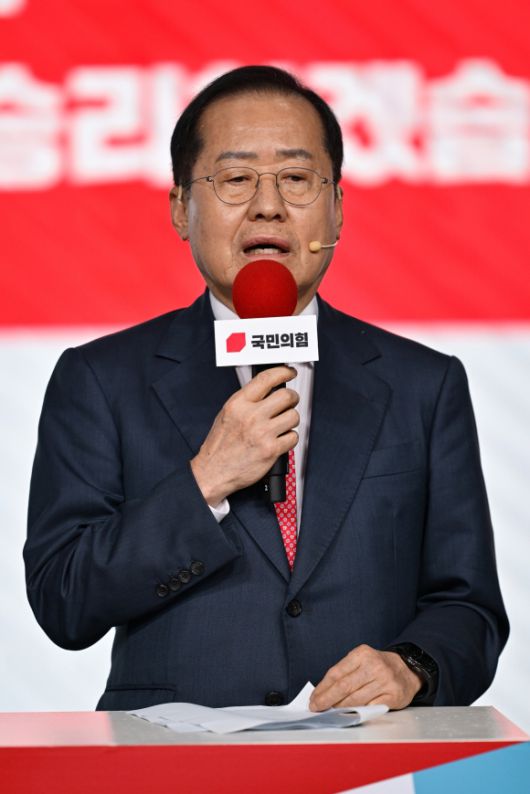 비전 발표하는 홍준표 대선 경선 후보 - 국민의힘 홍준표 대선 경선 후보가 18일 서울 강서구 ASSA아트홀에서 열린 국민의힘 ‘제21대 대통령후보자 1차 경선 비전대회’에서 비전을 발표하고 있다. 국회사진기자단