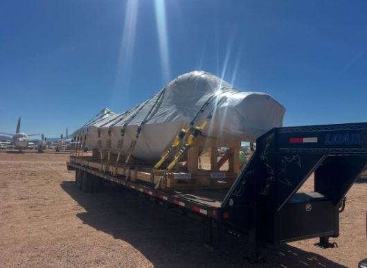 지난주 미국 애리조나주 투싼국제공항에서 우크라이나 국적의 대형 수송기에 실리는 F-16 전투기의 모습. 엑스(@Keystone Intel) 캡처