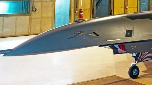 안두릴의 YFQ-44A 무인전투시제기에는 앞부분 상단에 기존 이미지나 모형에서 볼 수 없던 전방 카메라 시스템이 달려 있다. 출처=미 공군