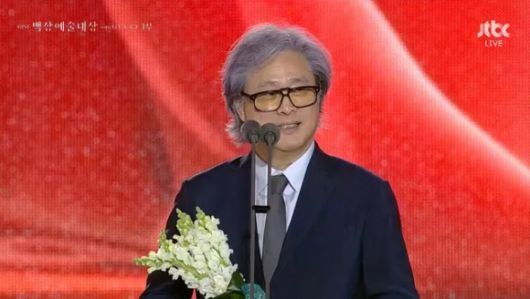 제61회 백상예술대상에서 영화 부문 각본상을 수상한 박찬욱 감독. JTBC 방송화면 캡처