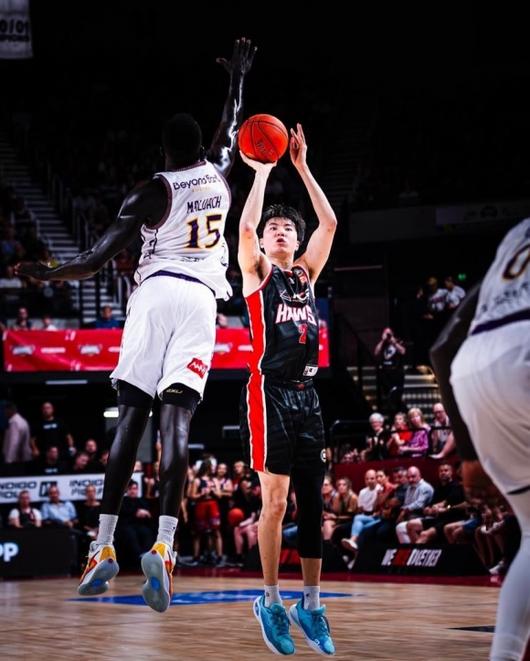 호주 프로농구(NBL) 일라와라 호크스 소속 이현중이 슛하는 모습. 에픽스포츠 제공