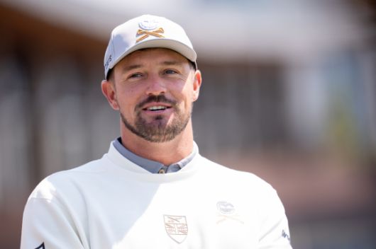 한국 팬들의 응원에 미소 짓는 디섐보. LIV 골프 제공