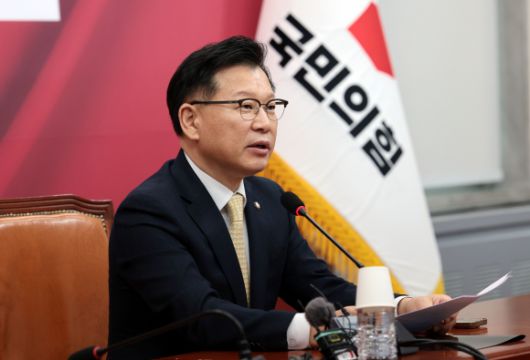 긴급 기자회견 하는 이양수 사무총장 - 이양수 국민의힘 사무총장이 9일 서울 여의도 국회에서 열린 긴급 기자간담회에서 국민의힘 김문수 대선 후보와 한덕수 전 국무총리의 단일화 등 현안에 대해 발언하고 있다. 2025.5.9 연합뉴스
