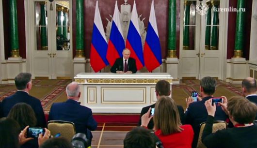 블라디미르 푸틴 러시아 대통령이 11일(현지시간) 크렘린궁에서 기자회견하고 있다. 2.25.5.11 크렘린