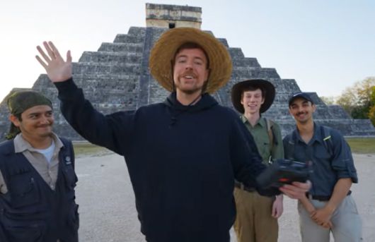 유튜브 채널 구독자 수 전 세계 1위인 ‘미스터 비스트’(왼쪽 두 번째). 유튜브 캡처