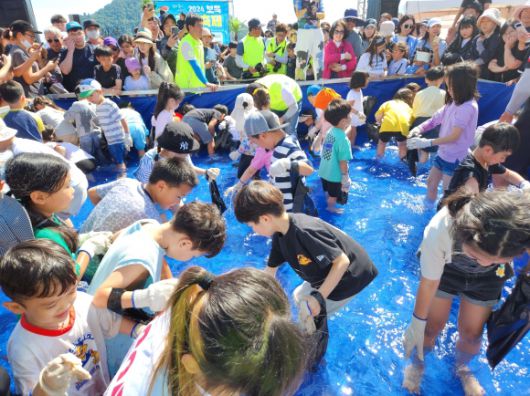 보목자리돔축제위원회 제공