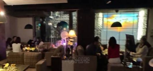 더불어민주당이 19일 오후 서울 여의도 중앙당사에서 윤석열 전 대통령의 내란 우두머리 혐의 재판을 담당하는 지귀연 서울중앙지법 부장판사의 룸살롱 접대 의혹 관련 사진을 공개했다. 2025.5.19 더불어민주당 제공