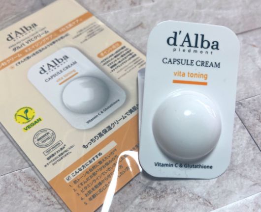 자동판매기를 통해 한국 화장품 ‘달바’ 샘플을 받은 일본인이 소셜미디어(SNS)에 올린 사진. 엑스(옛 트위터) 캡처