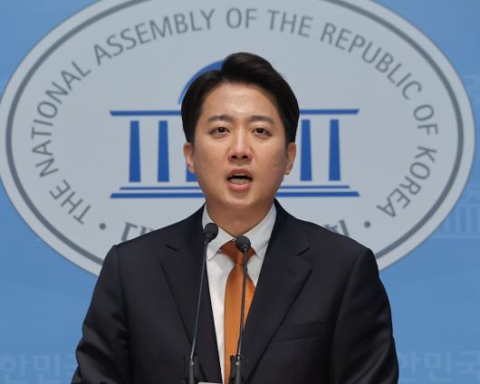 이준석 개혁신당 대선 후보가 22일 서울 여의도 국회 소통관에서 김문수 국민의힘 대선 후보와의 단일화 요구를 거부하는 입장 발표 기자회견을 하고 있다. 2025.5.22 연합뉴스