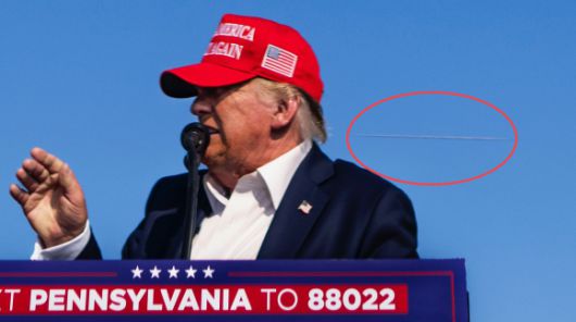 수상사진을 확대해 보면 날아가는 총알을 확인할 수 있다. 뉴욕타임스 제공.