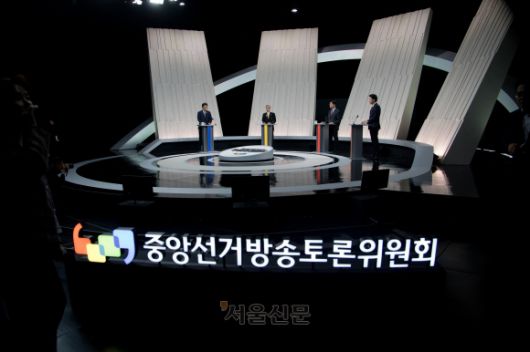 27일 서울 마포구 MBC스튜디오에서 열린 제21대 대선후보 3차 TV 토론회에 참석한 후보들이 토론을 진행하고 있다. 2025.5.27. 국회사진기자단