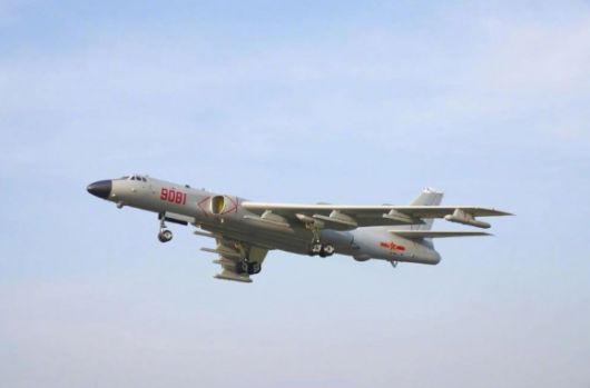 중국 최신 H-6J 폭격기 자료사진