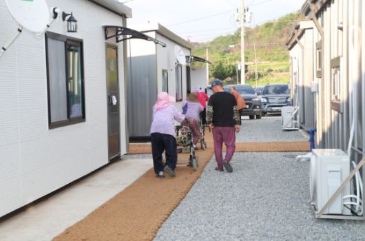 안동시는 최근 산불 피해 이재민을 위한 단지형 선진이동주택 841동을 설치했다. 안동이 인구 소멸 위험지역이어서인지 입주한 주민 대부분이 고령층이다. 안동시 제공