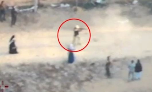 이스라엘군은 무장괴한(사진)이 가자지구 남부 GHF 배급소 인근에서 주민들에게 총격을 가했다고 주장했다. 이스라엘군 제공