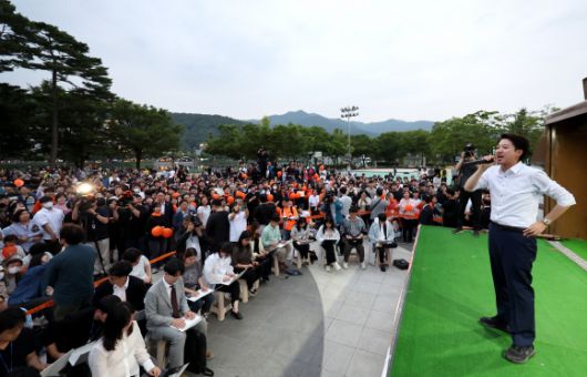 개혁신당 이준석 대선 후보가 2일 대구 수성구 수성못 상화동산에서 피날레 유세하고 있다. 2025.6.2. 연합뉴스