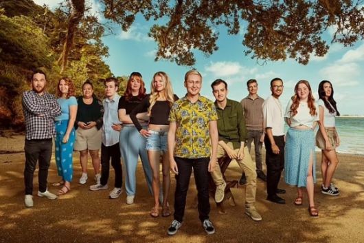 성 경험이 없는 12명의 성인남녀를 대상으로 한 영국 공영 채널4 리얼리티 프로그램 ‘버진 아일랜드’. 영국 채널4