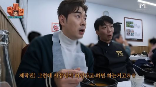 5일 백종원 더본코리아 대표의 유튜브 채널에 더본코리아가 협업한 남원 춘향제에 대한 영상이 올라왔다. 영상에는 백 대표 대신 방송인 조충현과 넷플릭스 ‘흑백요리사’에 출연한 ‘철가방 요리사’ 임태훈 셰프가 출연했다. 자료 : 백종원 유튜브