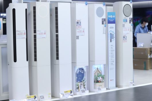 서울의 한 마트에 냉방 가전이 진열되어 있다. 2025.05.16. 연합뉴스
