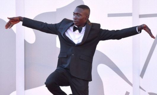 카비 라메가 2021년 이탈리아 베니스 영화제 레드카펫 행사에 참석해 포즈를 취하고 있다. 베니스 EPA 연합뉴스