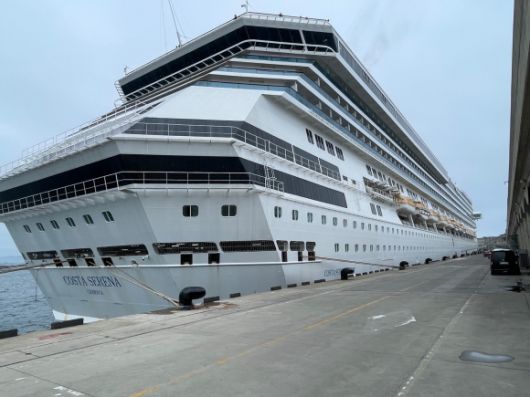 이탈리아 선적 코스타 세레나호가 13일부터 강정항에서 두번째 준모항시대를 연다. 제주도 제공