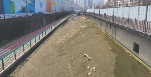 유지용수 공급 중단으로 건천화된 우이천