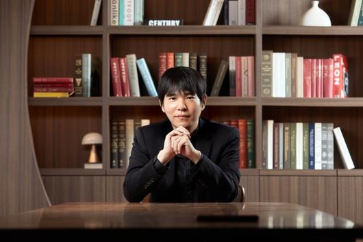 오는 18일부터 닷새 동안 서울 강남구 코엑스에서 열리는 2025 서울국제도서전에는 전직 프로바둑 기사 이세돌 등 다채로운 분야의 창작자들이 함께한다.  서울국제도서전 제공