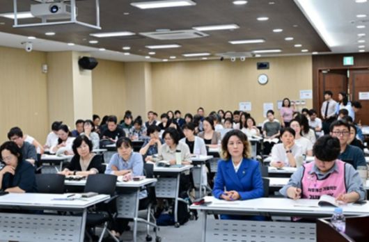 지난 12일 열린 ‘국제가사노동자의 날’ 기념토론회