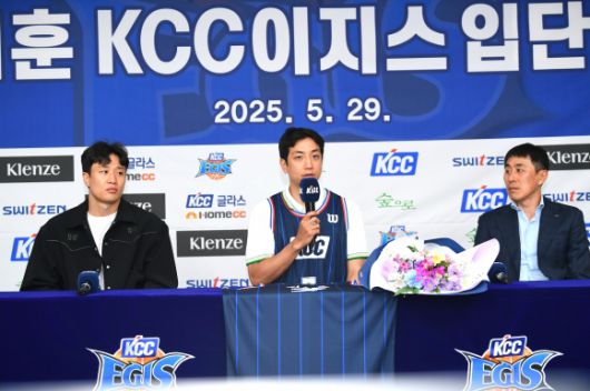 부산 KCC허훈이 지난달 29일 서울 강남구 KBL센터에서 열린 부산 KCC 입단 기자회견에서 소감을 밝히고 있다. KBL 제공