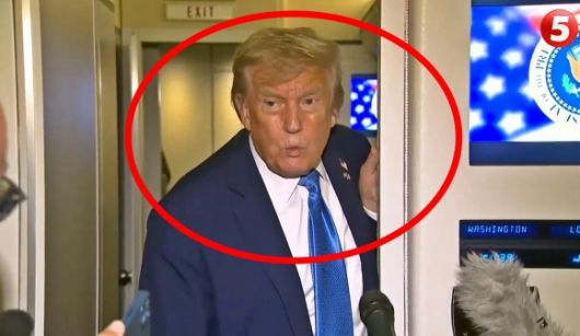 16일(현지시간) 캐나다에서 열린 주요 7개국(G7) 정상회의 도중 급거 귀국길에 오른 도널드 트럼프 미국 대통령이 에어포스원 전용기에서 러시아의 우크라이나 키이우 공습 관련 질문을 받고 어리둥절해하고 있다. 2025.6.16 엑스