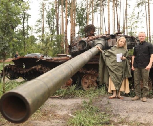 우크라이나 전쟁 지역을 찾은 미치 퍼듀. 미치 퍼듀 홈페이지 캡처