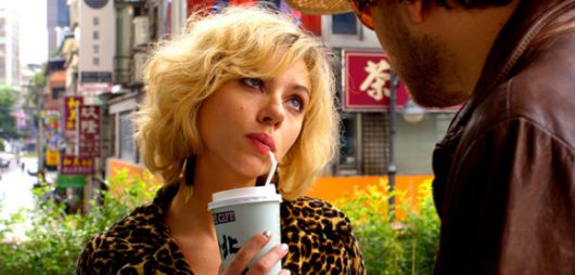 마약 보디패커를 소재로 한 영화 루시.