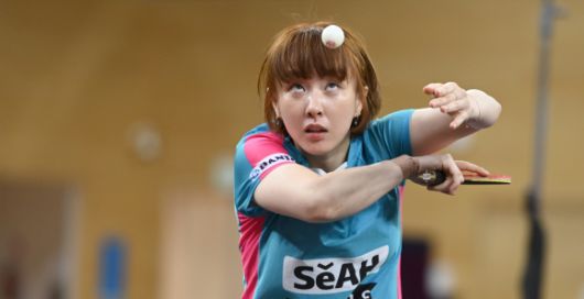 지난달 21일 카타르 도하에서 열린 2025 국제탁구연맹(ITTF) 세계선수권대회 여자 단식 32강전에서 서브를 넣고 있는 서효원. 사진공동취재단