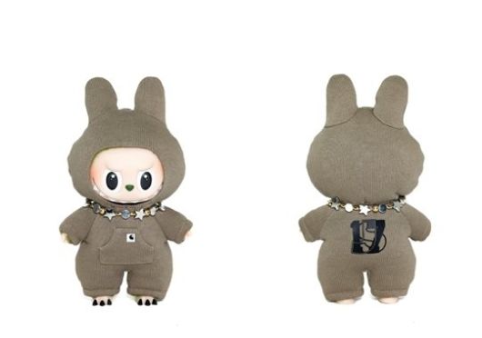 세븐틴이 패션 브랜드 사카이 등과 협업해 내놓은 한정판 ‘라부부’ 인형이 자선 경매에서 최고가 4300만원에 낙찰됐다. 주피터(JOOPITER) 캡처