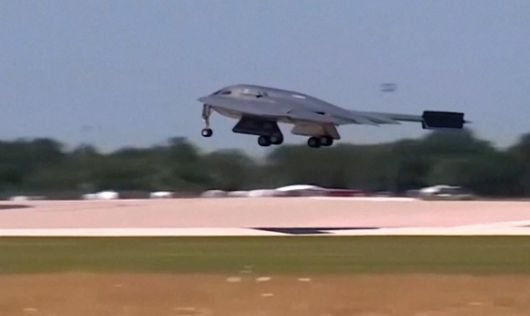 22일(현지시간) ‘미드나잇 해머’ 작전을 마치고 미주리주 화이트먼 공군기지 착륙하는 B-2 스텔스 폭격기. 로이터 연합뉴스