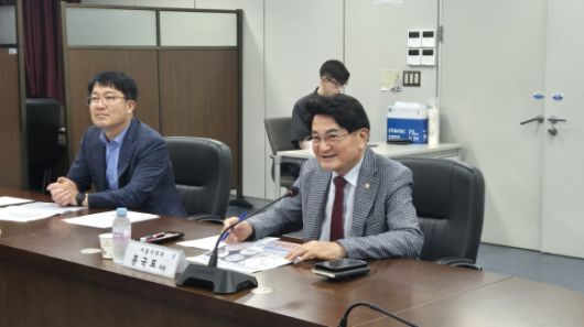 지난 20일 열린 ‘동북권 광역기능 강화를 위한 공간전략 연구결과 보고회’에서 발언하는 홍국표 의원