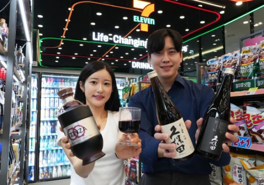 가수 최자가 개발한 복분자주 ‘분자’ [세븐일레븐 제공]