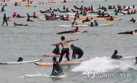 서핑성지 부산송정해수욕장. 연합뉴스