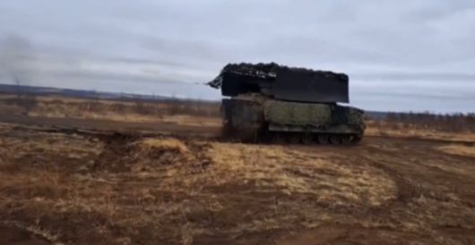 우크라이나 전쟁에서 러시아군이 미국산 M2 브래들리 장갑차를 노획하는 모습. 2024년 11월 12일 러시아 국방부 제공