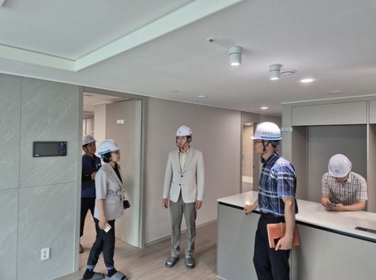 현장점검 중인 최진혁 의원