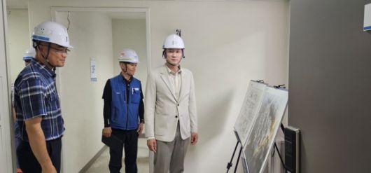 현장점검 중인 최진혁 의원