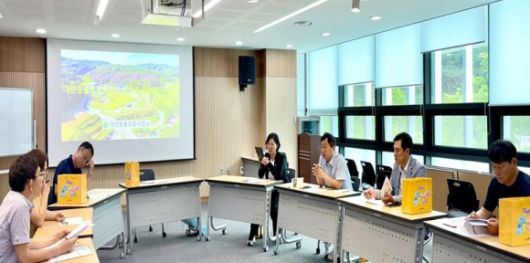 하남시의회 의원연구단체 ‘반려동물 복지정책 연구회’ 의원들이 지난  6월 24일 반려동물 운영 사례를 벤치마킹하기 위해 대전반려동물공원(문화센터), 대전동물보호센터를 방문했다. 하남시의회 제공